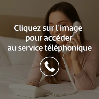 Service téléphonique Duo Privé Femme souriante au téléphone, dans une ambiance douce et confidentielle, invitant à rejoindre le service téléphonique Duo Privé.